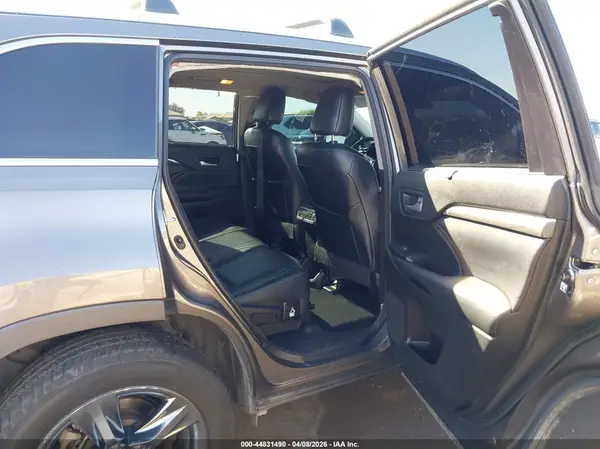 5TDDZRFH9JS854895 2018 TOYOTA HIGHLANDER - Image 8