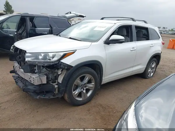 5TDDZRFH9JS859353 2018 TOYOTA HIGHLANDER - Image 2