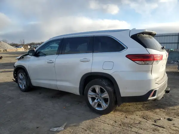 5TDDZRFH9JS863760 2018 TOYOTA HIGHLANDER - Image 2