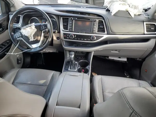 5TDDZRFH9JS863760 2018 TOYOTA HIGHLANDER - Image 8