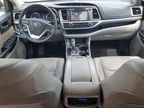 5TDDZRFH9JS864309 2018 TOYOTA HIGHLANDER - Image 8