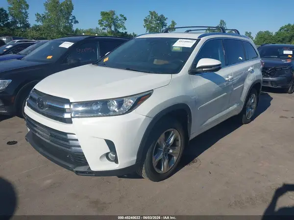 5TDDZRFH9JS865492 2018 TOYOTA HIGHLANDER - Image 2