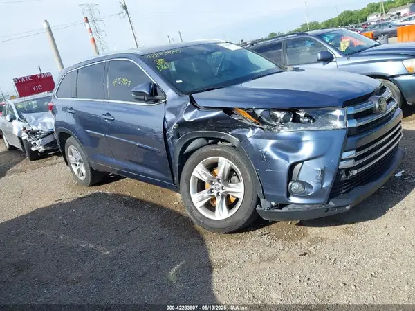 5TDDZRFH9JS873561 2018 TOYOTA HIGHLANDER - Image 1