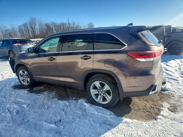 5TDDZRFH9JS876072 2018 TOYOTA HIGHLANDER - Image 2