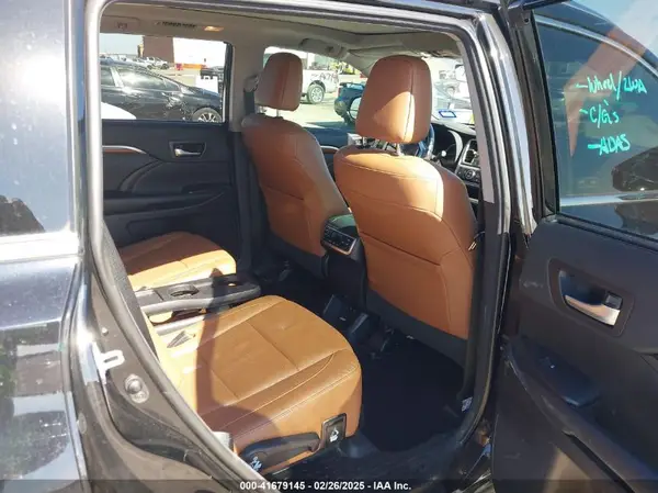 5TDDZRFH9JS884804 2018 TOYOTA HIGHLANDER - Image 8