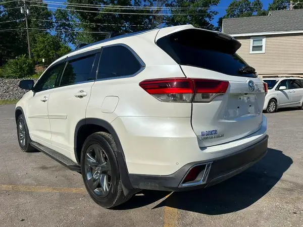 5TDDZRFH9JS890764 2018 TOYOTA HIGHLANDER - Image 2