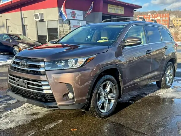 5TDDZRFH9JS895365 2018 TOYOTA HIGHLANDER - Image 1