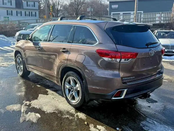 5TDDZRFH9JS895365 2018 TOYOTA HIGHLANDER - Image 2