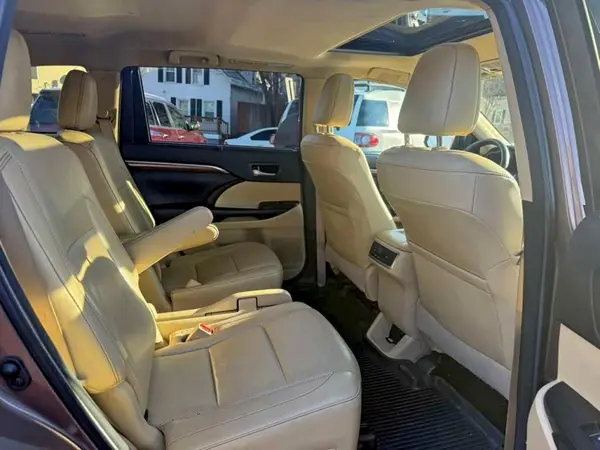 5TDDZRFH9JS895365 2018 TOYOTA HIGHLANDER - Image 8