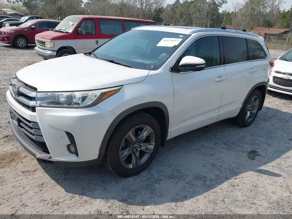 5TDDZRFH9JS909071 2018 TOYOTA HIGHLANDER - Image 2