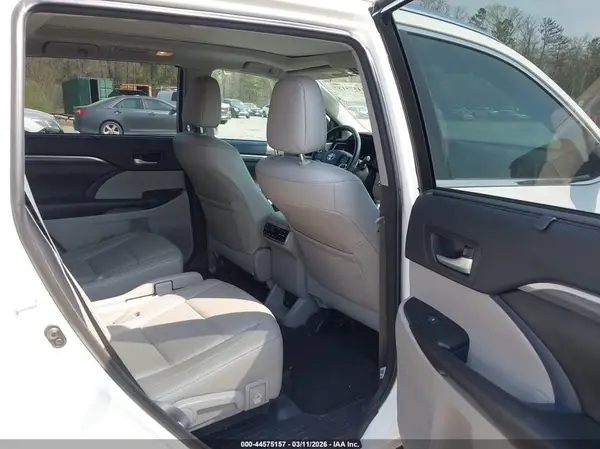 5TDDZRFH9JS909071 2018 TOYOTA HIGHLANDER - Image 8