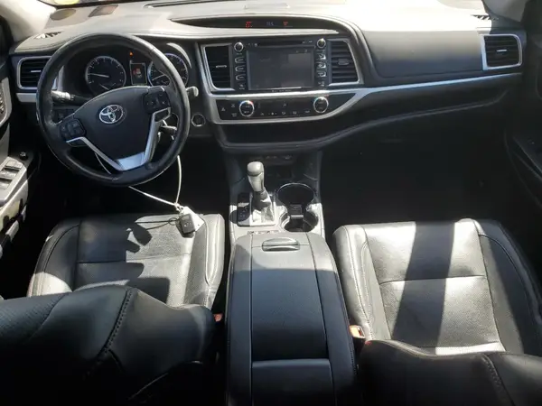 5TDDZRFH9JS912262 2018 TOYOTA HIGHLANDER - Image 8