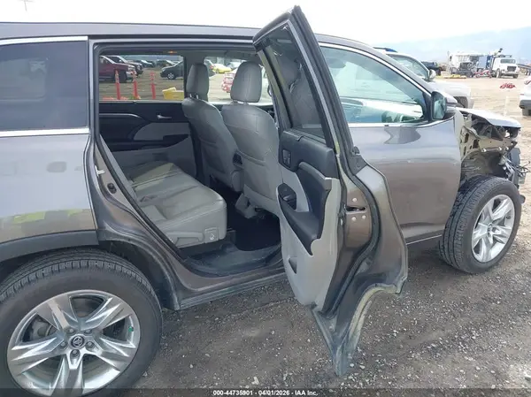 5TDDZRFH9KS701547 2019 TOYOTA HIGHLANDER - Image 8