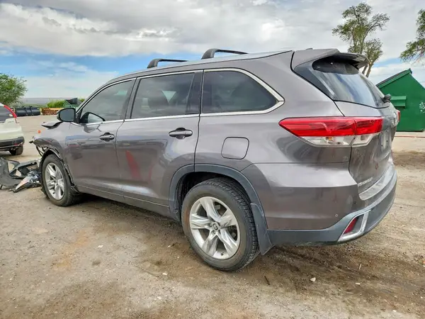 5TDDZRFH9KS711091 2019 TOYOTA HIGHLANDER - Image 2
