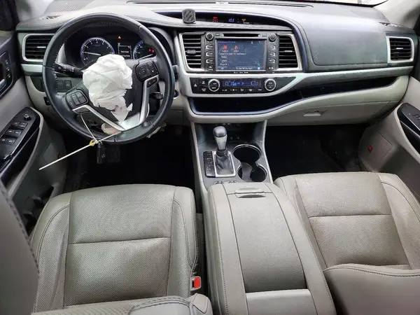 5TDDZRFH9KS711091 2019 TOYOTA HIGHLANDER - Image 8