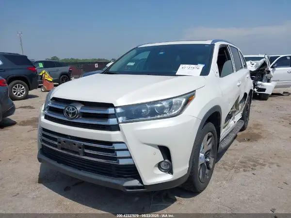 5TDDZRFH9KS716422 2019 TOYOTA HIGHLANDER - Image 2