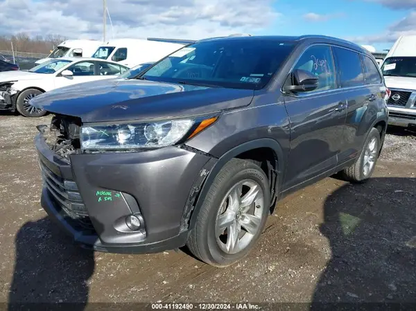 5TDDZRFH9KS735262 2019 TOYOTA HIGHLANDER - Image 2