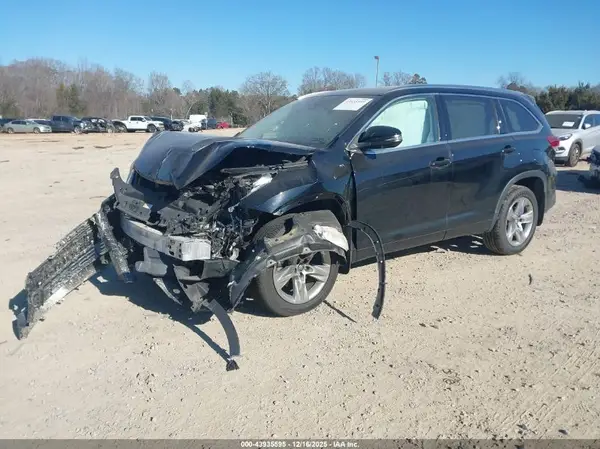 5TDDZRFH9KS738324 2019 TOYOTA HIGHLANDER - Image 2