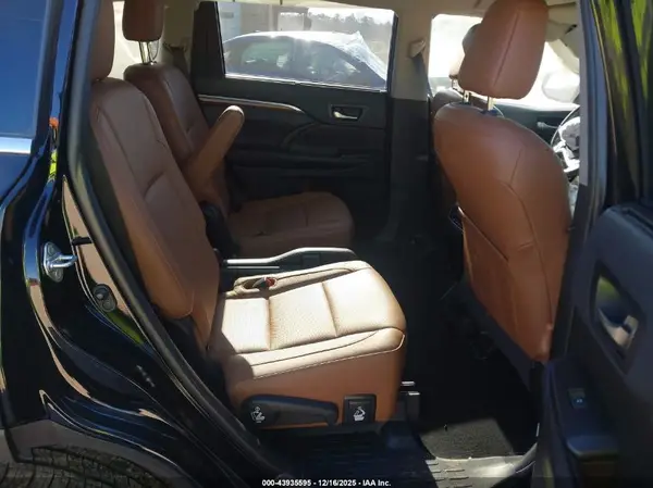 5TDDZRFH9KS738324 2019 TOYOTA HIGHLANDER - Image 8