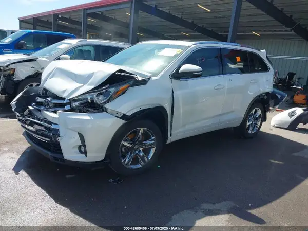 5TDDZRFH9KS742891 2019 TOYOTA HIGHLANDER - Image 2