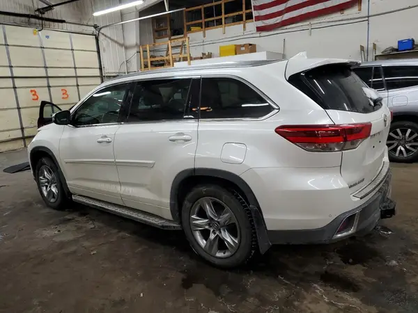 5TDDZRFH9KS920959 2019 TOYOTA HIGHLANDER - Image 2