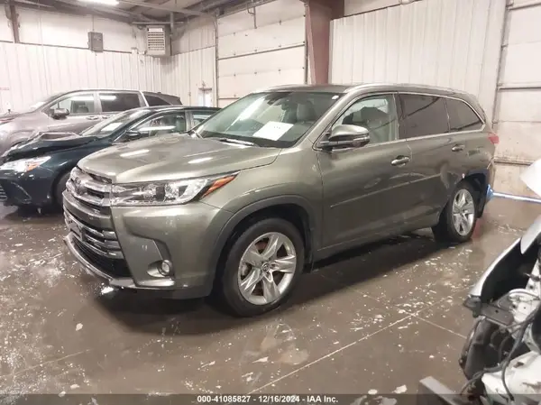 5TDDZRFH9KS929998 2019 TOYOTA HIGHLANDER - Image 2