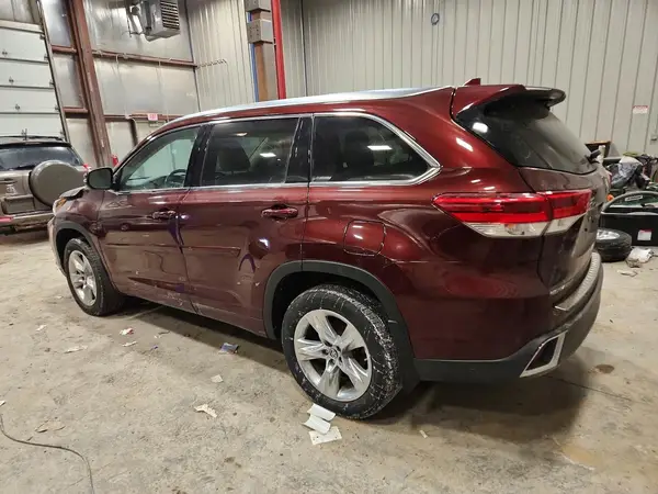 5TDDZRFH9KS935817 2019 TOYOTA HIGHLANDER - Image 2