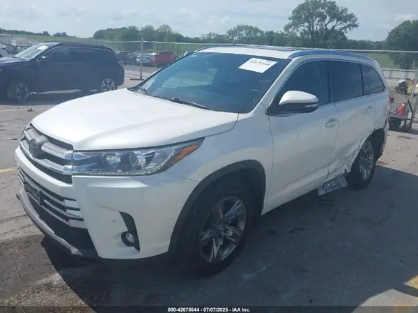 5TDDZRFH9KS972799 2019 TOYOTA HIGHLANDER - Image 2