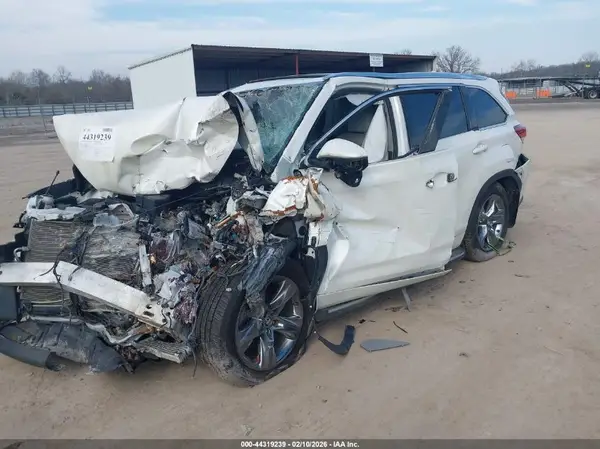 5TDDZRFH9KS975105 2019 TOYOTA HIGHLANDER - Image 2