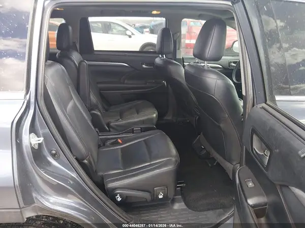 5TDDZRFH9KS982068 2019 TOYOTA HIGHLANDER - Image 8