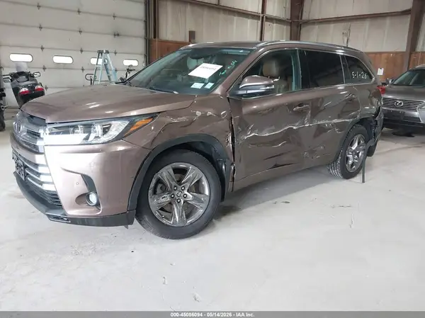 5TDDZRFH9KS986122 2019 TOYOTA HIGHLANDER - Image 2