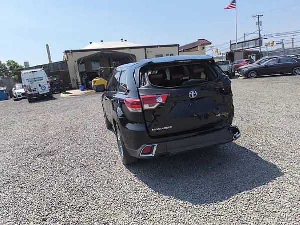 5TDDZRFH9KS995919 2019 TOYOTA HIGHLANDER - Image 2