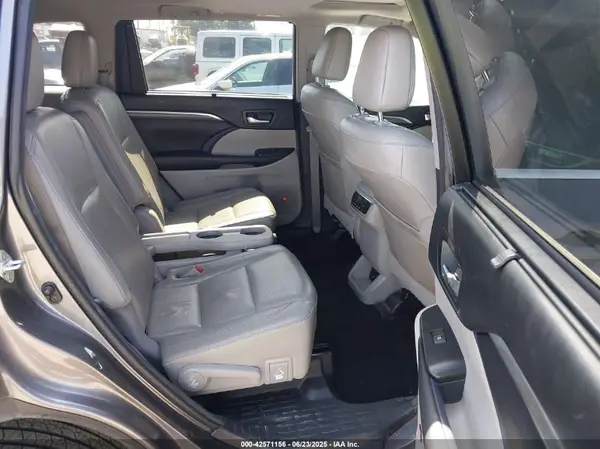 5TDDZRFHXHS360717 2017 TOYOTA HIGHLANDER - Image 8