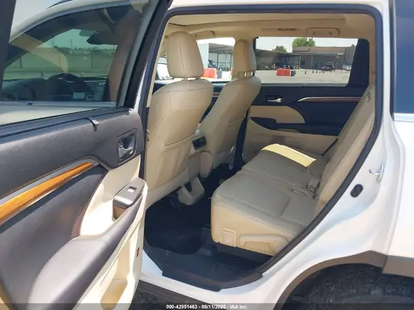 5TDDZRFHXHS368350 2017 TOYOTA HIGHLANDER - Image 8