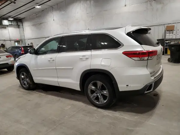 5TDDZRFHXHS368378 2017 TOYOTA HIGHLANDER - Image 2