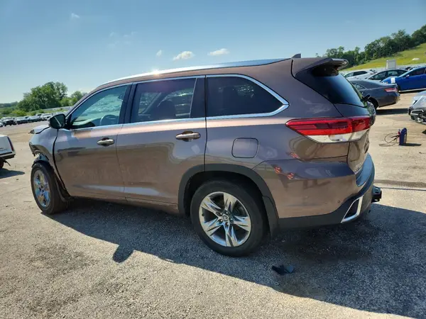 5TDDZRFHXHS372611 2017 TOYOTA HIGHLANDER - Image 2