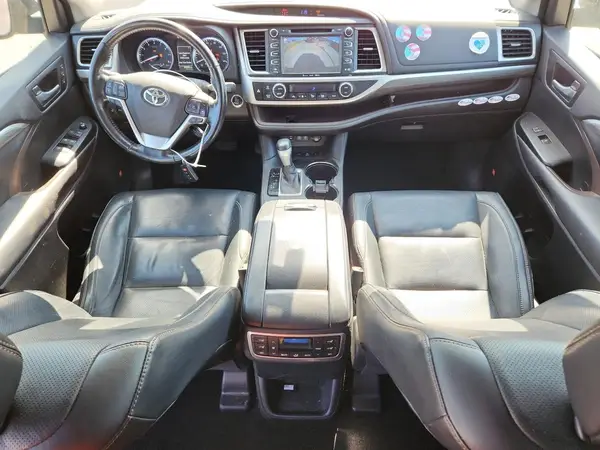 5TDDZRFHXHS372611 2017 TOYOTA HIGHLANDER - Image 8