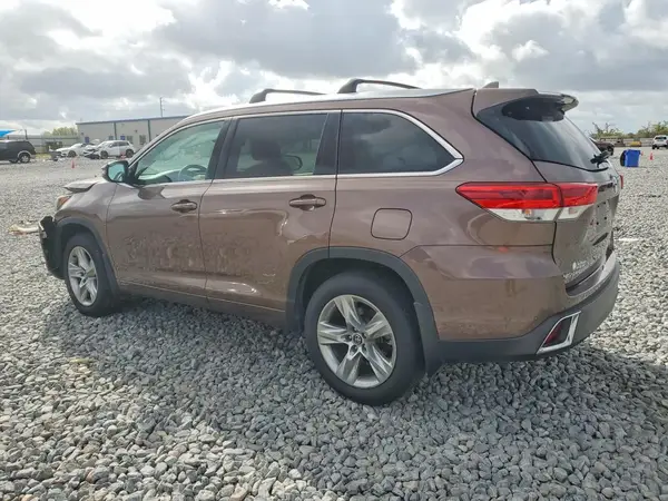 5TDDZRFHXHS378358 2017 TOYOTA HIGHLANDER - Image 2