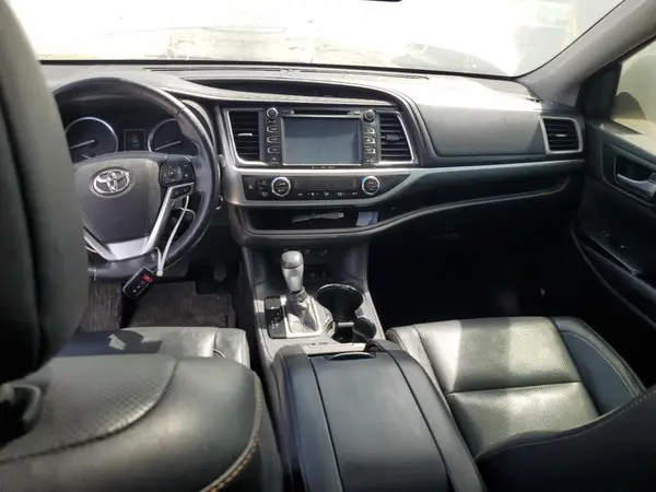 5TDDZRFHXHS381888 2017 TOYOTA HIGHLANDER - Image 8