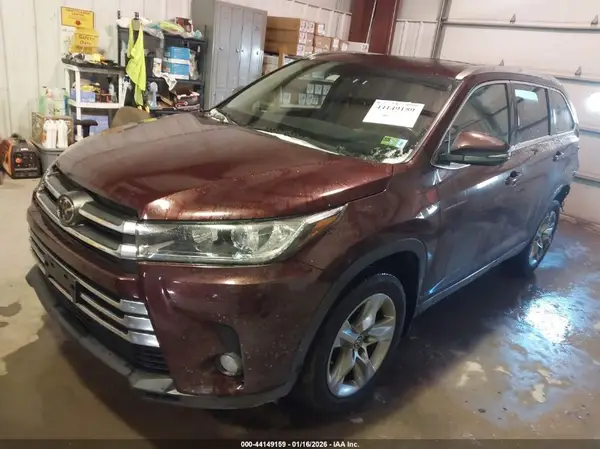 5TDDZRFHXHS385181 2017 TOYOTA HIGHLANDER - Image 2