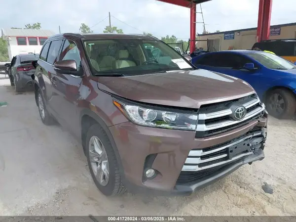 5TDDZRFHXHS385617 2017 TOYOTA HIGHLANDER - Image 1