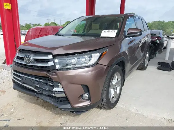 5TDDZRFHXHS385617 2017 TOYOTA HIGHLANDER - Image 2