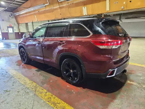 5TDDZRFHXHS388081 2017 TOYOTA HIGHLANDER - Image 2