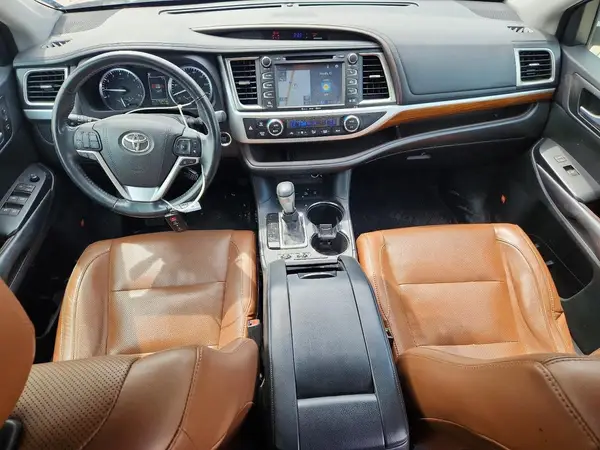 5TDDZRFHXHS390882 2017 TOYOTA HIGHLANDER - Image 8