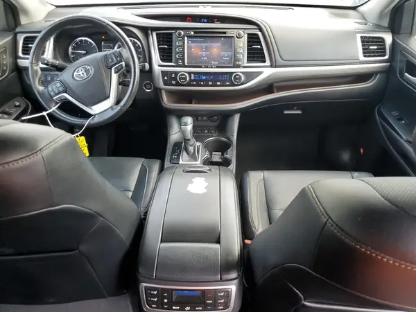 5TDDZRFHXHS391787 2017 TOYOTA HIGHLANDER - Image 8