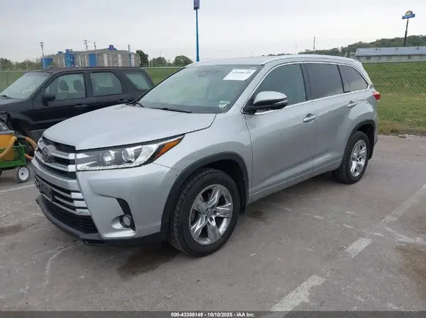 5TDDZRFHXHS393913 2017 TOYOTA HIGHLANDER - Image 2