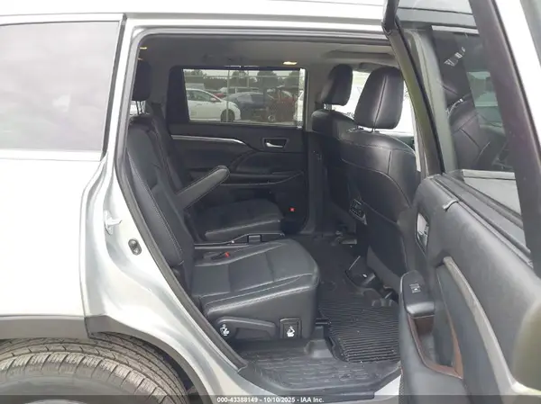 5TDDZRFHXHS393913 2017 TOYOTA HIGHLANDER - Image 8