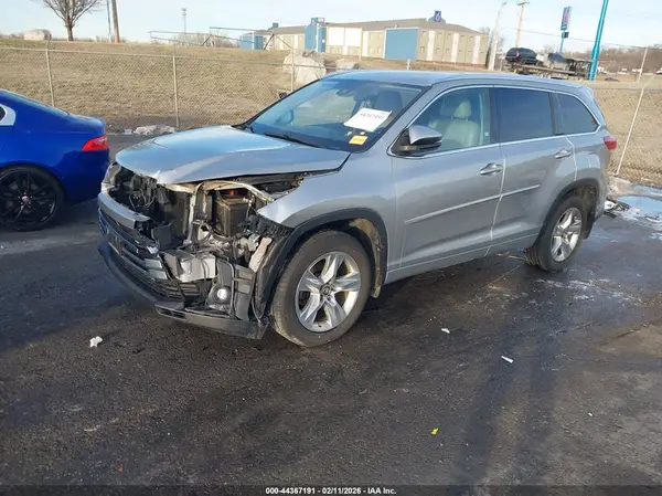 5TDDZRFHXHS402156 2017 TOYOTA HIGHLANDER - Image 2