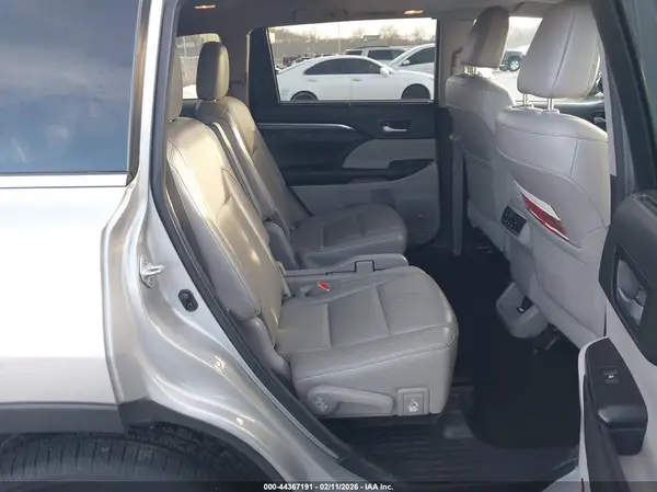5TDDZRFHXHS402156 2017 TOYOTA HIGHLANDER - Image 8