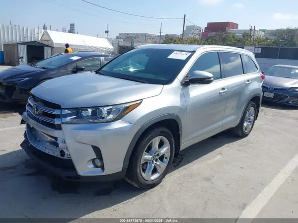 5TDDZRFHXHS404019 2017 TOYOTA HIGHLANDER - Image 2